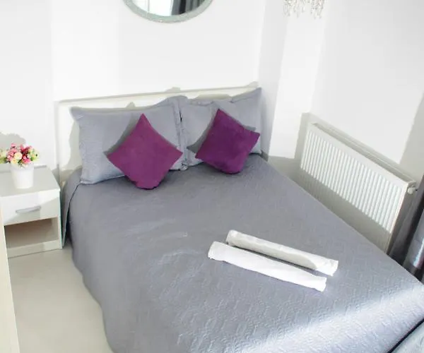 White Luxury Apartment
